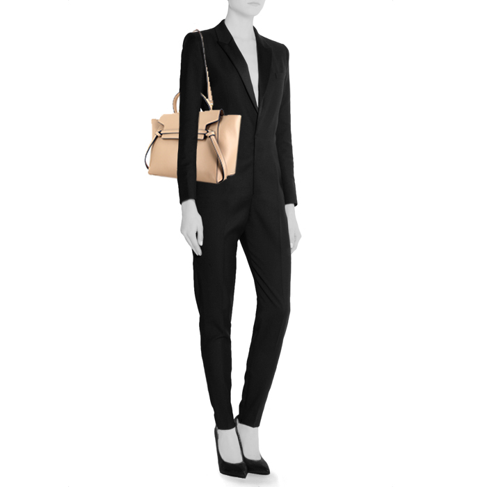 Borsa Celine Belt modello piccolo in pelle martellata beige e profili blu - Detail D2