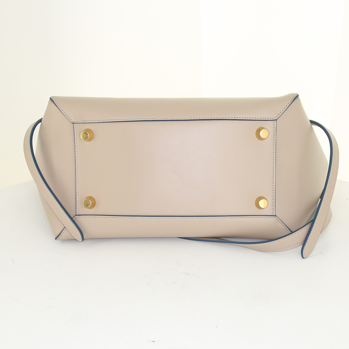 Celine Belt small model handbag in beige grained leather and blue piping - Detail D5