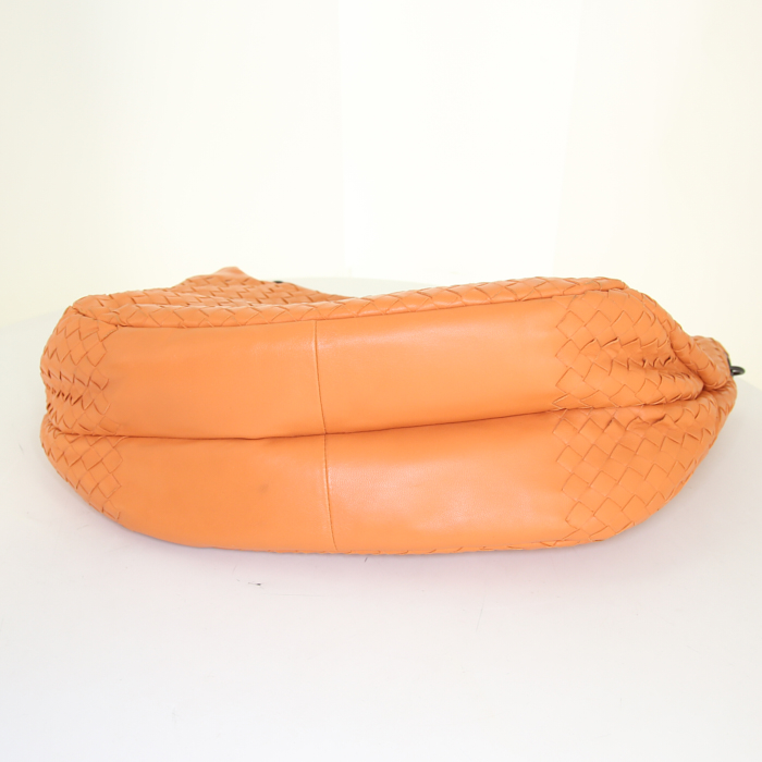 Sac à main Bottega Veneta en cuir intrecciato orange - Detail D4