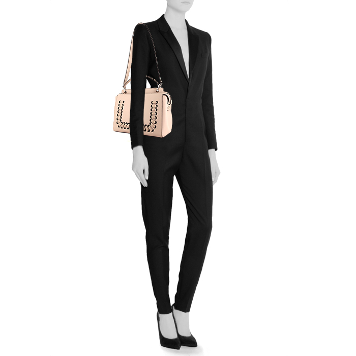 Fendi Dotcom large model bag worn on the shoulder or carried in the hand in grey-beige leather - Detail D2