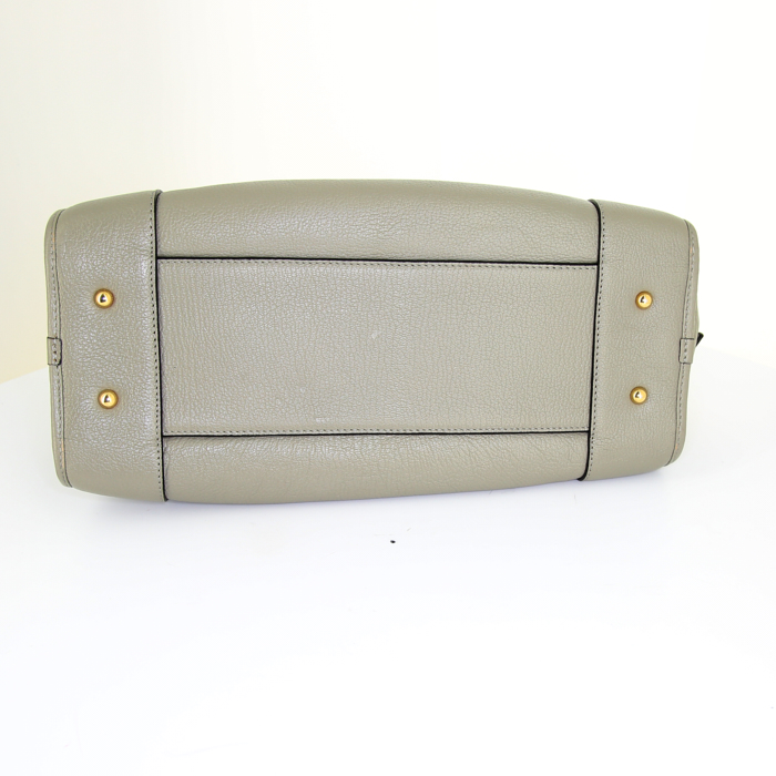 Sac à main Loewe Amazona en cuir grainé gris-vert - Detail D4