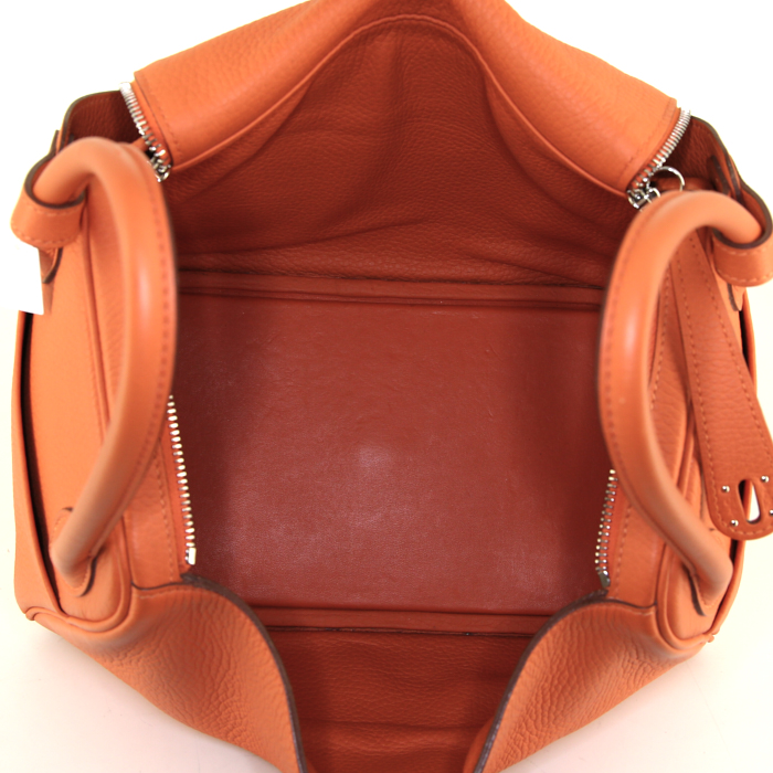 Hermes Lindy handbag in orange togo leather - Detail D2