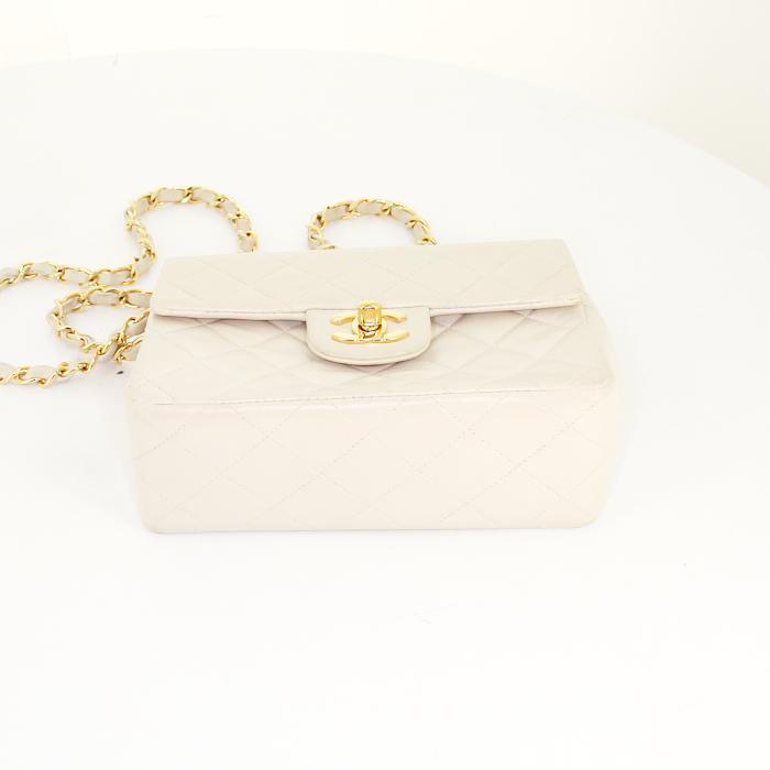 Chanel Mini Timeless shoulder bag in beige quilted leather - Detail D4