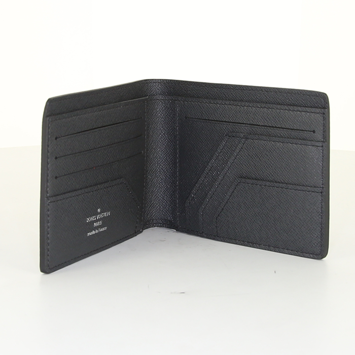 Portefeuille Louis Vuitton en cuir taiga noir - Detail D2