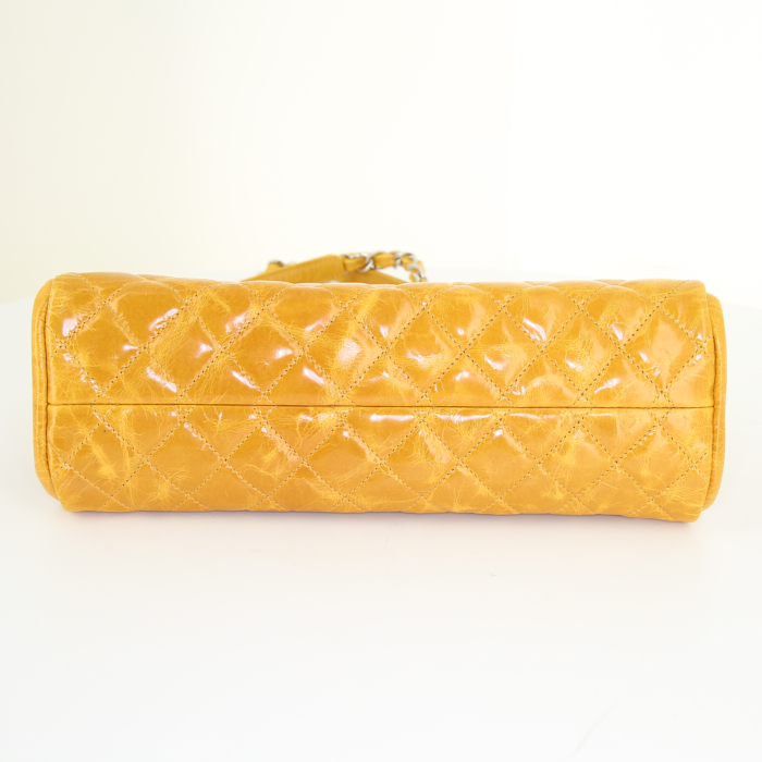 Borsa Chanel Just Mademoiselle in pelle trapuntata giallo Curry - Detail D4