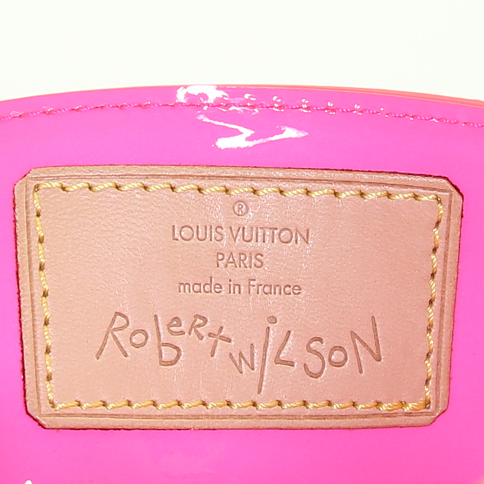 Sac à main Louis Vuitton Reade petit modèle en cuir vernis monogram rose-fushia et cuir ocre - Detail D3