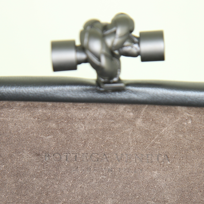 Pochette Bottega Veneta Knot in pelle nera - Detail D3