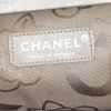 Bolsito de mano Chanel en cuero marrón - Detail D3 thumbnail