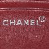 Bolso para llevar al hombro Chanel en cuero acolchado negro - Detail D3 thumbnail