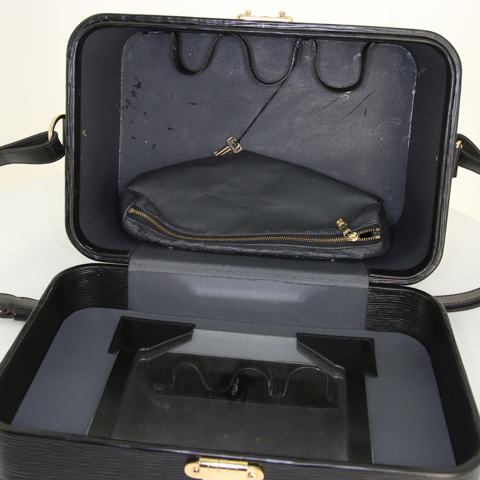 Louis Vuitton Vanity Train Case case in black epi leather - Detail D2