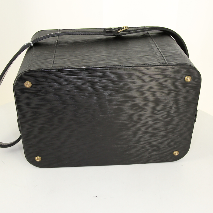 Louis Vuitton Vanity Train Case case in black epi leather - Detail D4