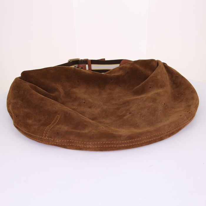Louis Vuitton Onatah handbag in brown monogram suede - Detail D4