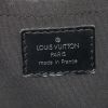 Bolso de mano Louis Vuitton Madeleine en cuero Epi negro - Detail D3 thumbnail