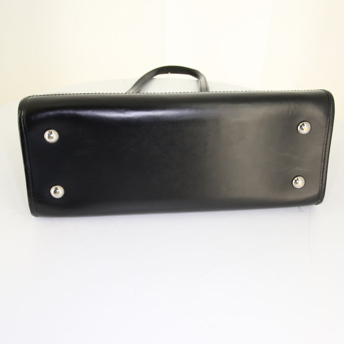 Louis Vuitton Madeleine handbag in black epi leather - Detail D4