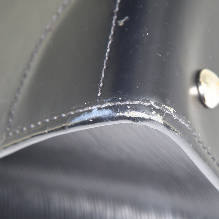 Louis Vuitton Madeleine handbag in black epi leather - Detail D5