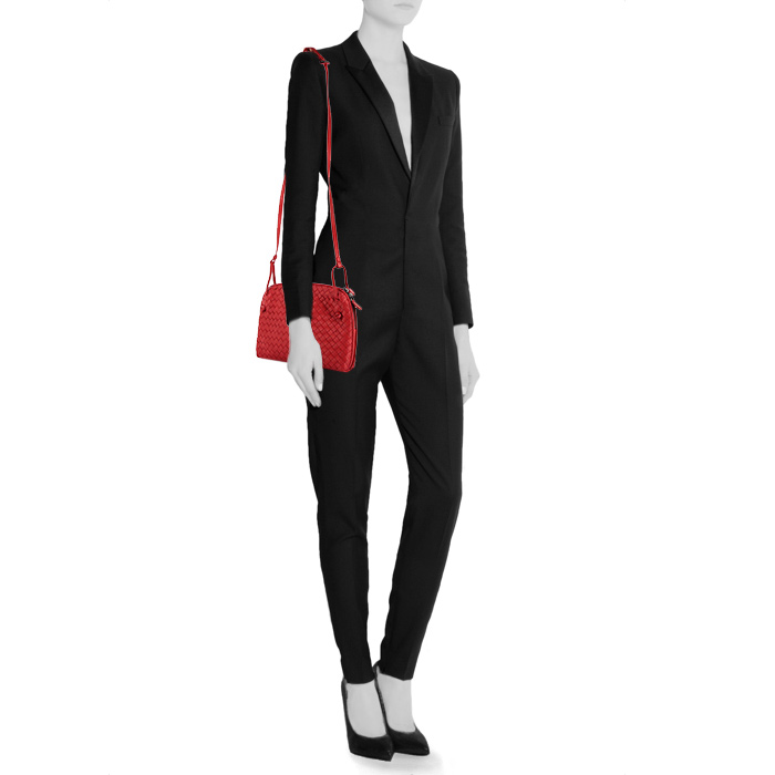 Bottega Veneta shoulder bag in red intrecciato leather - Detail D1