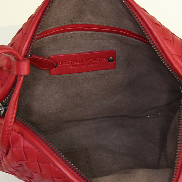 Bolso bandolera Bottega Veneta en cuero intrecciato rojo - Detail D2