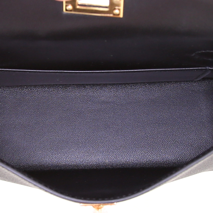 Bolso de mano Hermes Kelly 20 cm en cuero epsom negro - Detail D3