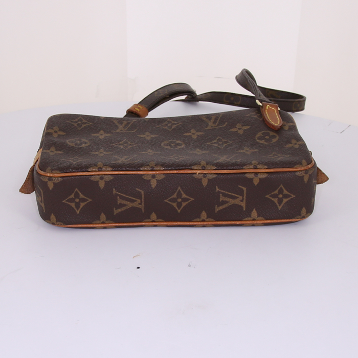 Sac bandoulière Louis Vuitton Marly en toile monogram enduite et cuir naturel - Detail D4