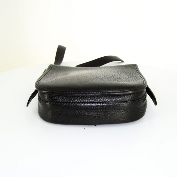 Sac bandoulière Hermès Duffle en cuir Fjord noir - Detail D5