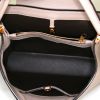 Louis Vuitton Capucines medium model handbag in beige grained leather - Detail D3 thumbnail
