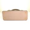 Louis Vuitton Capucines medium model handbag in beige grained leather - Detail D5 thumbnail