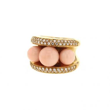 Bague Poiray Fidji grand modèle en or jaune,  diamants et corail