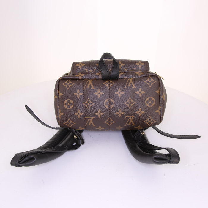 Sac à dos Louis Vuitton Palm Springs Backpack Mini en toile monogram marron et cuir noir - Detail D4