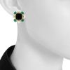 Vintage 1980's earrings in yellow gold,  pearls and emerald and in onyx - Detail D1 thumbnail