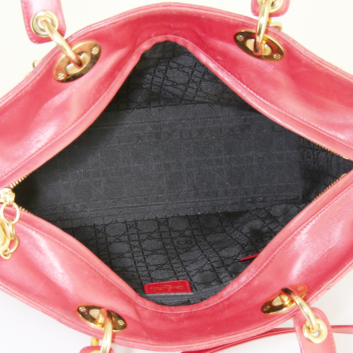 Bolso de mano Dior Lady Dior modelo grande en cuero cannage rojo - Detail D3