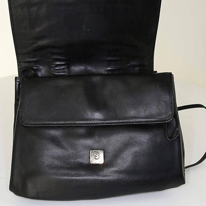 Bolso de mano Fendi en cuero marrón y cuero liso marrón - Detail D2