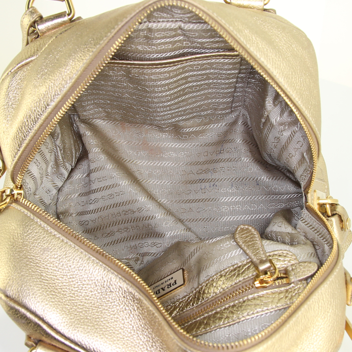 Sac à main Prada en cuir doré - Detail D3