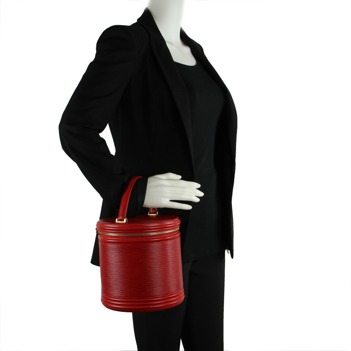 Vanity Louis Vuitton Cannes en cuero Epi rojo - Detail D1
