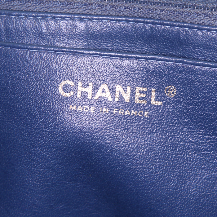 Borsa Chanel Timeless Maxi Jumbo in pelle trapuntata blu - Detail D4