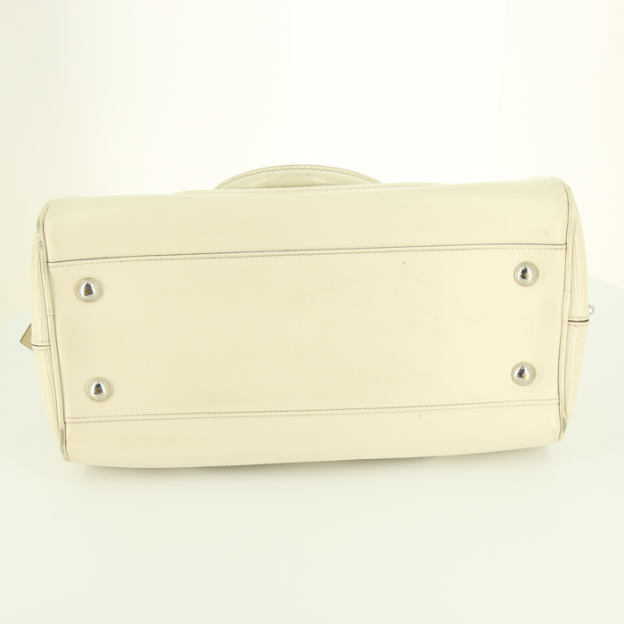 Louis Vuitton Bowling handbag in white epi leather - Detail D4