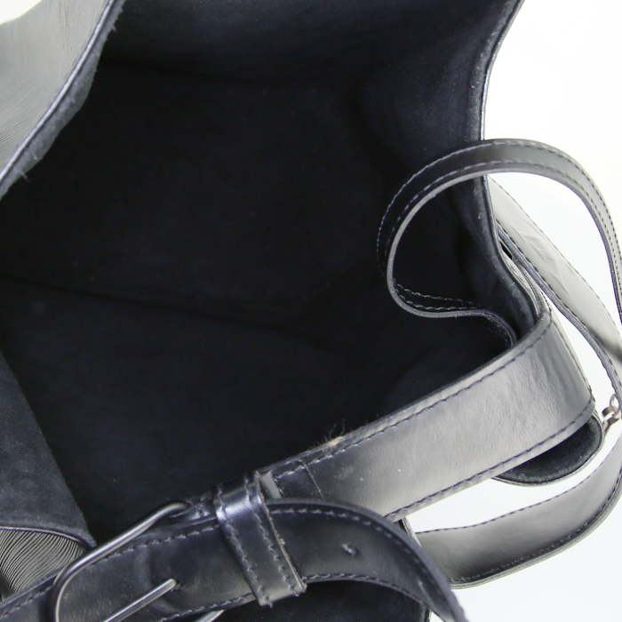 Bolso para llevar al hombro Louis Vuitton Sac d'épaule modelo mediano en cuero Epi negro - Detail D3