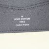Portafogli Louis Vuitton Slender in pelle taiga nera - Detail D2 thumbnail