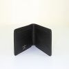 Billetera Louis Vuitton en cuero taiga negro - Detail D2 thumbnail