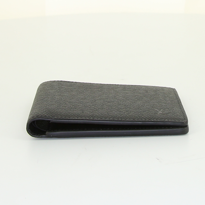 Louis Vuitton wallet in black taiga leather - Detail D4