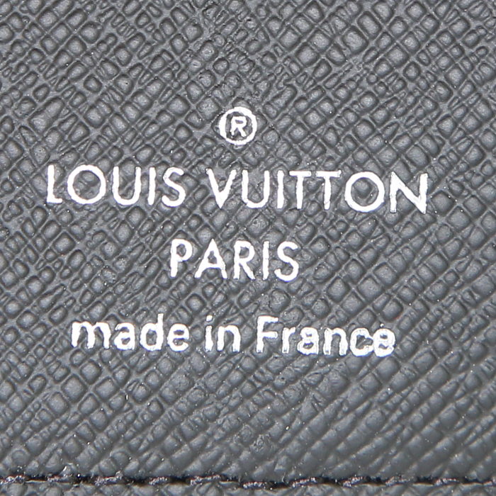 Portefeuille Louis Vuitton en cuir taiga noir - Detail D3