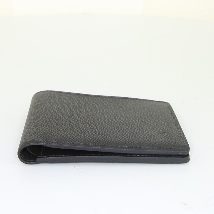 Louis Vuitton wallet in black taiga leather - Detail D4