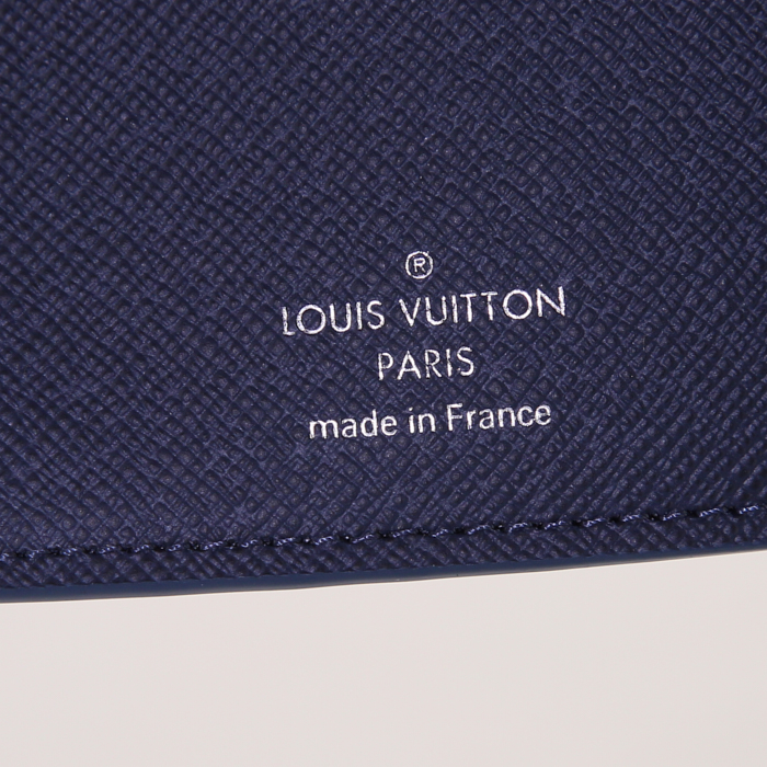 Billetera Louis Vuitton en cuero taiga azul oscuro - Detail D2