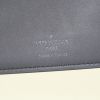 Billetera Louis Vuitton en cuero negro - Detail D2 thumbnail