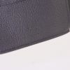Billetera Louis Vuitton Slender en cuero granulado negro - Detail D2 thumbnail