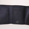 Billetera Louis Vuitton Victorine en cuero Epi negro - Detail D1 thumbnail