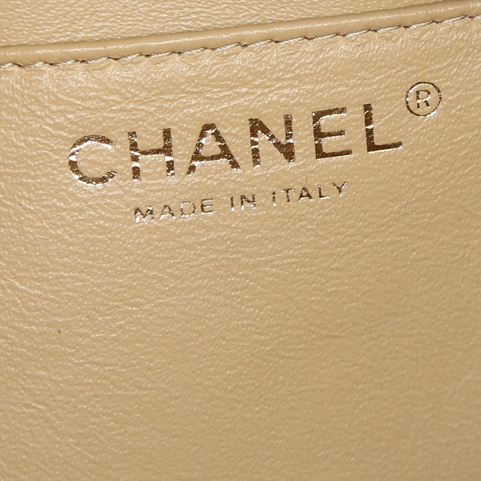 Borsa Chanel in pelle verniciata e foderata dorata - Detail D4