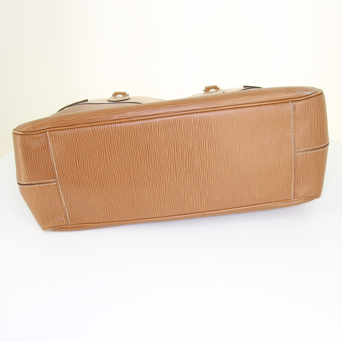 Louis Vuitton Passy large model handbag in brown epi leather - Detail D4