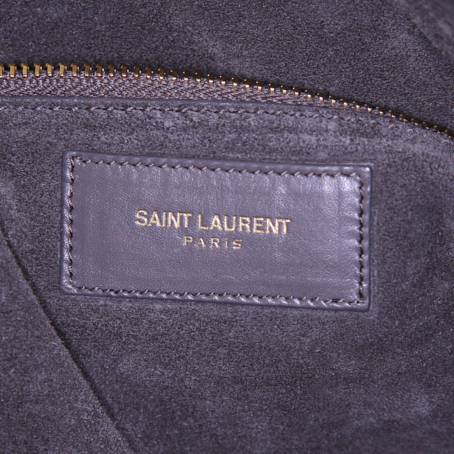 Bolso de mano Saint Laurent Duffle en cuero gris - Detail D4