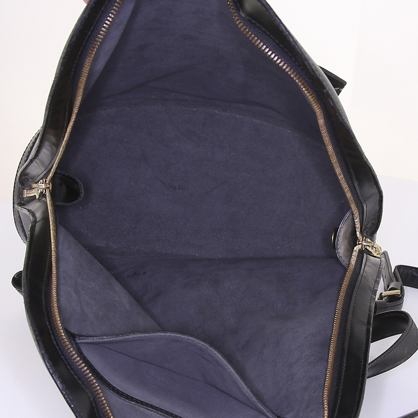 Louis Vuitton Gobelin backpack in black epi leather - Detail D2