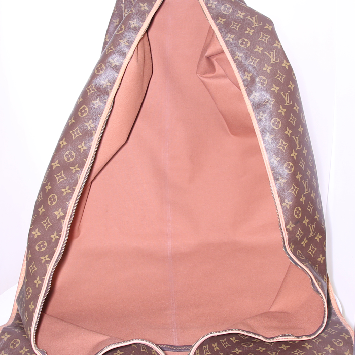 Funda protectora para ropa Louis Vuitton en lona Monogram y cuero natural - Detail D4